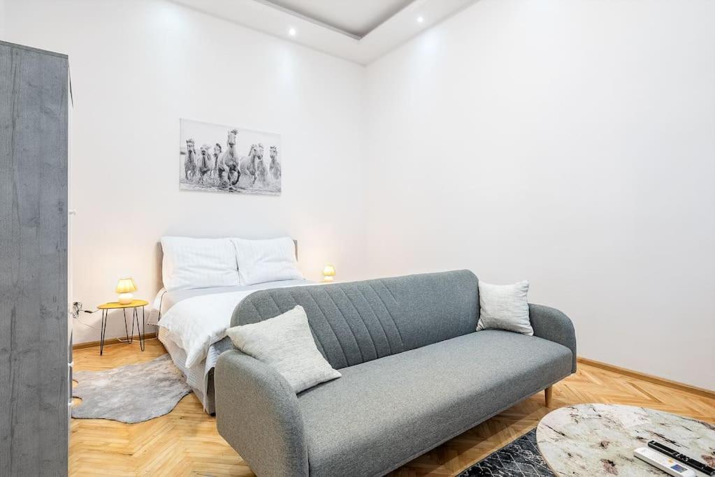 Dizsu'S Place Budapest Exteriör bild