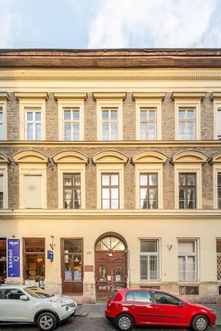 Dizsu'S Place Budapest Exteriör bild